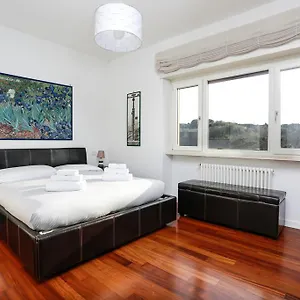 Apartment St. Peter Terrace, Rome
